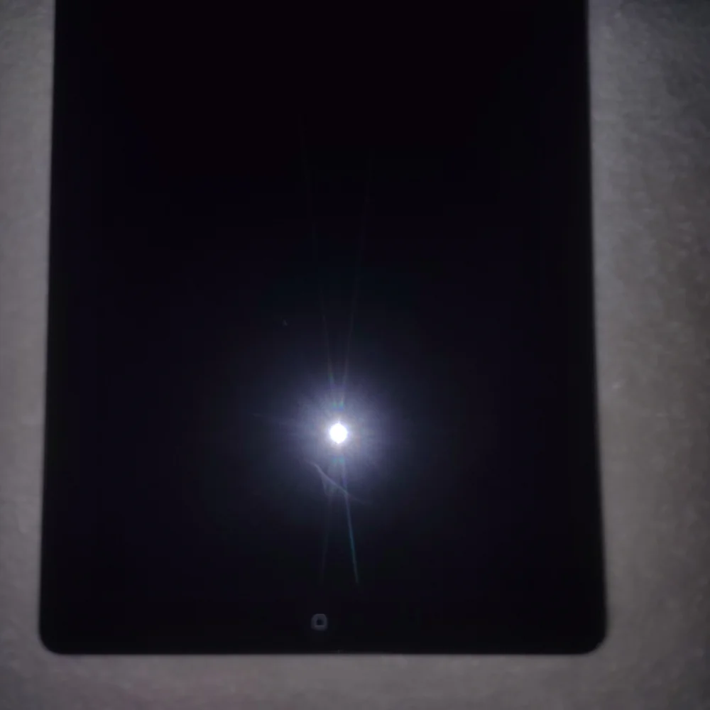 Apple iPad 16Gb Silver Tablet Sleek Design Minimalist Finish